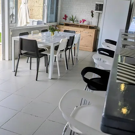 Adeje Nest Gæstehus *